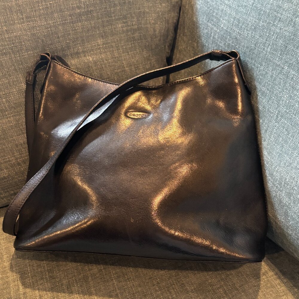 Oroton Leather Shoulder Bag Purse Black Zipper Closure